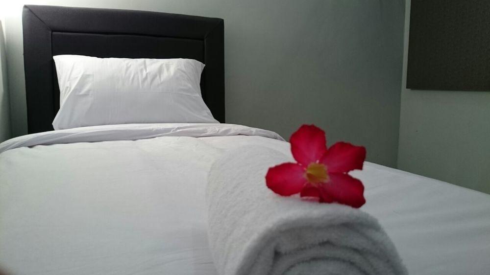 Reddoorz Plus @ Hotel Star 88 Tugu Dış mekan fotoğraf