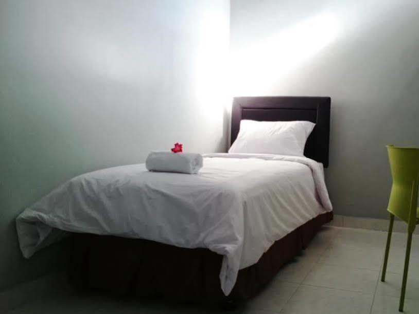 Reddoorz Plus @ Hotel Star 88 Tugu Dış mekan fotoğraf
