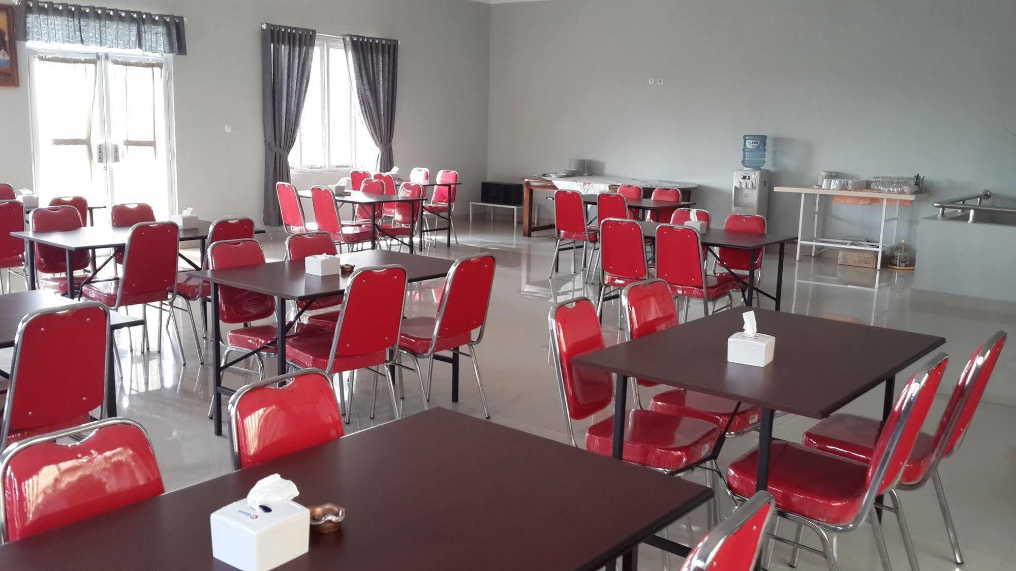 Reddoorz Plus @ Hotel Star 88 Tugu Dış mekan fotoğraf