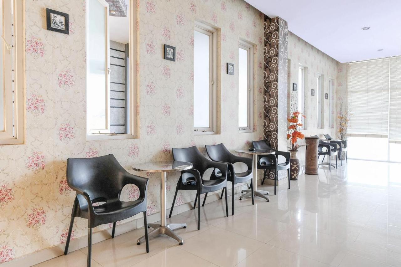 Reddoorz Plus @ Hotel Star 88 Tugu Dış mekan fotoğraf
