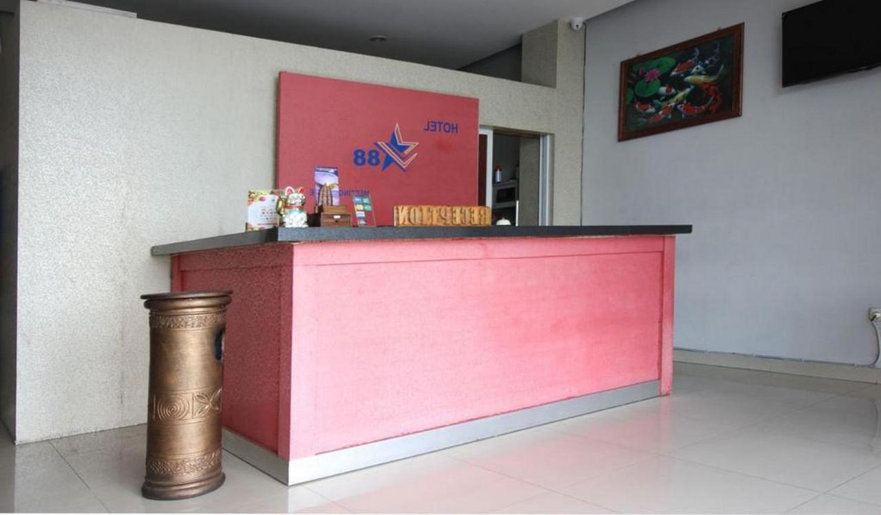 Reddoorz Plus @ Hotel Star 88 Tugu Dış mekan fotoğraf