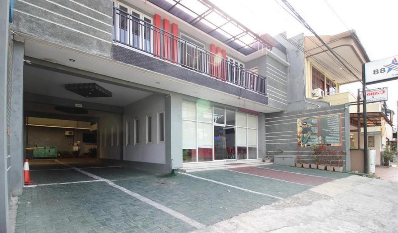 Reddoorz Plus @ Hotel Star 88 Tugu Dış mekan fotoğraf